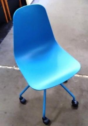 Fiberglass Mobile Guest Chairs